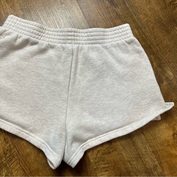 Aritzia TNA Cozy Sweat Fleece Perfect Micro Shorts Sz Small Heather - Picture 9 of 13